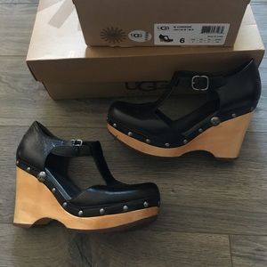 Ugg Chrissie clog. Great condition.